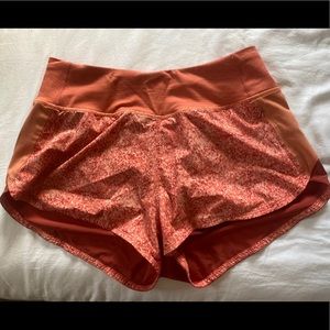 Outdoor Voices 2.5” hudson shorts